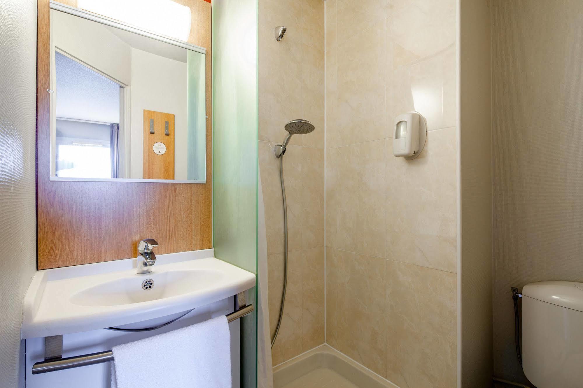 B&B Hotel Montlhery Linas Eksteriør bilde